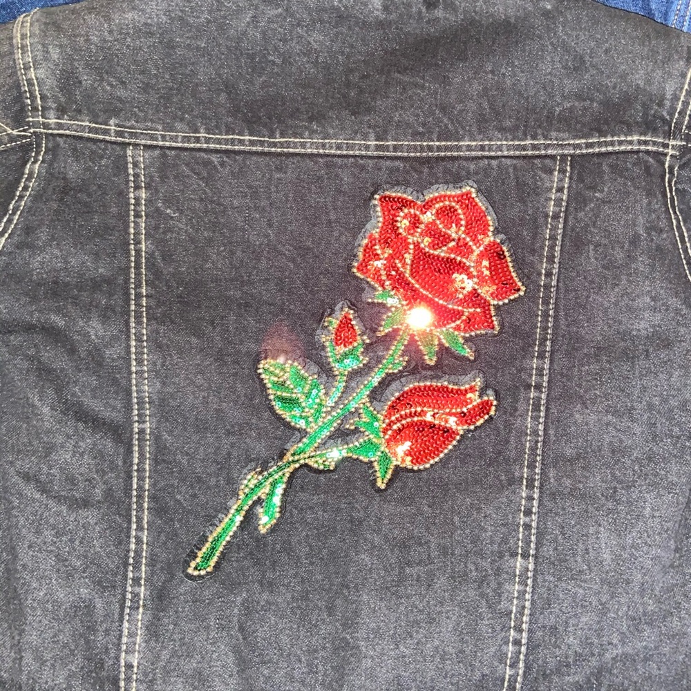 Black jean jacket with lining. Rose design